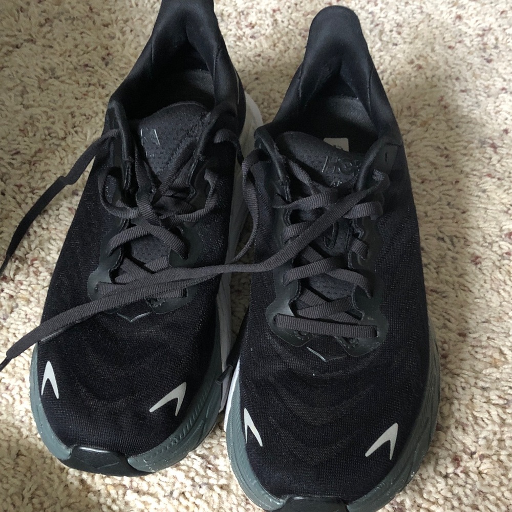 Hoka Arahi 6 Black Running Shoes